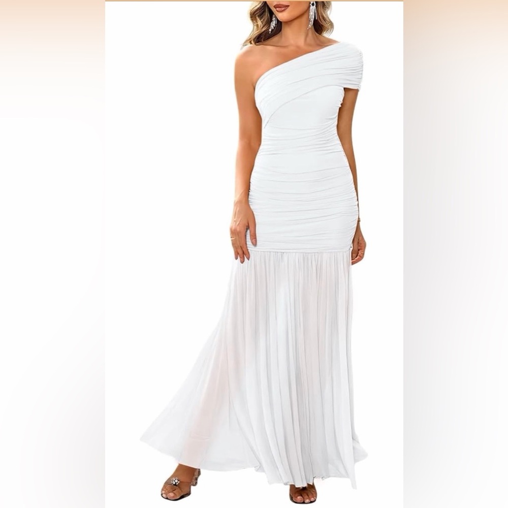 Closet Clear Out🎉🎉 Elegant White One-Shoulder Maxi Dress